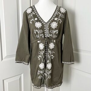 Gloria Vanderbilt Embroidered Boho Tunic Blouse – Olive Green Peasant Style, M